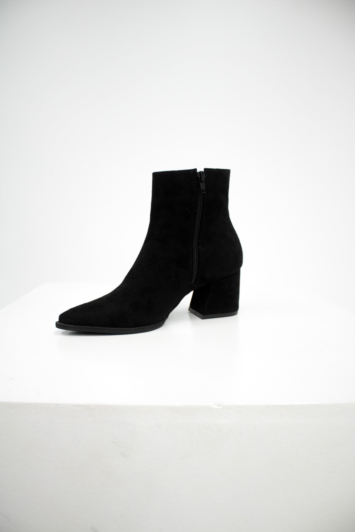 Botín Gamuza De Punta